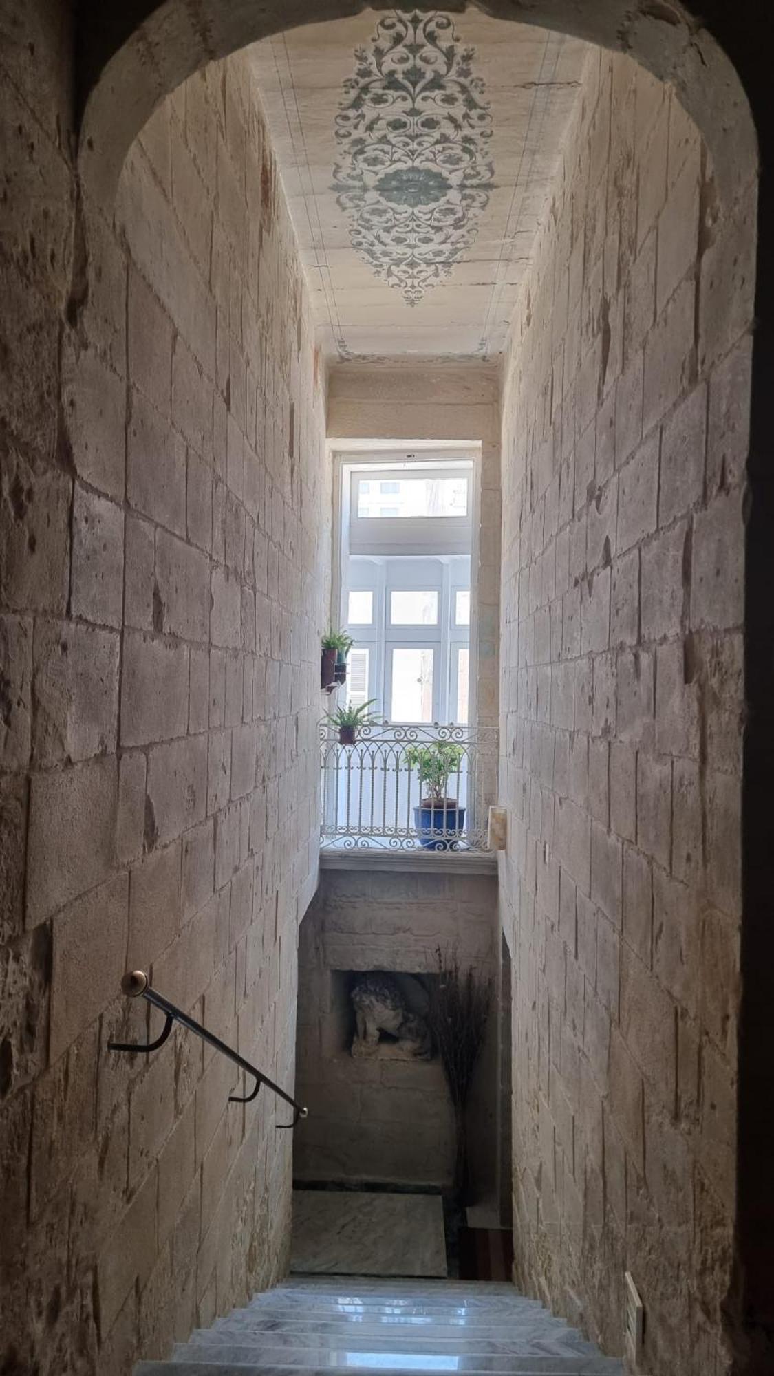 Servants' Quarters Studio Apartment Valletta Exterior photo